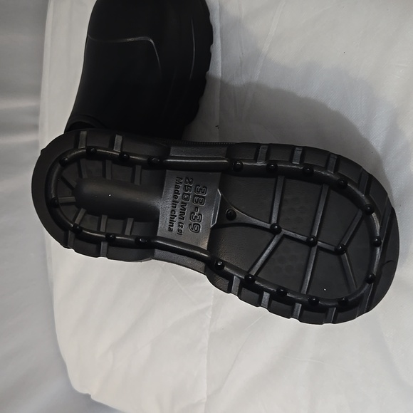 Plastic booties with cuff black - Picture 3 of 4